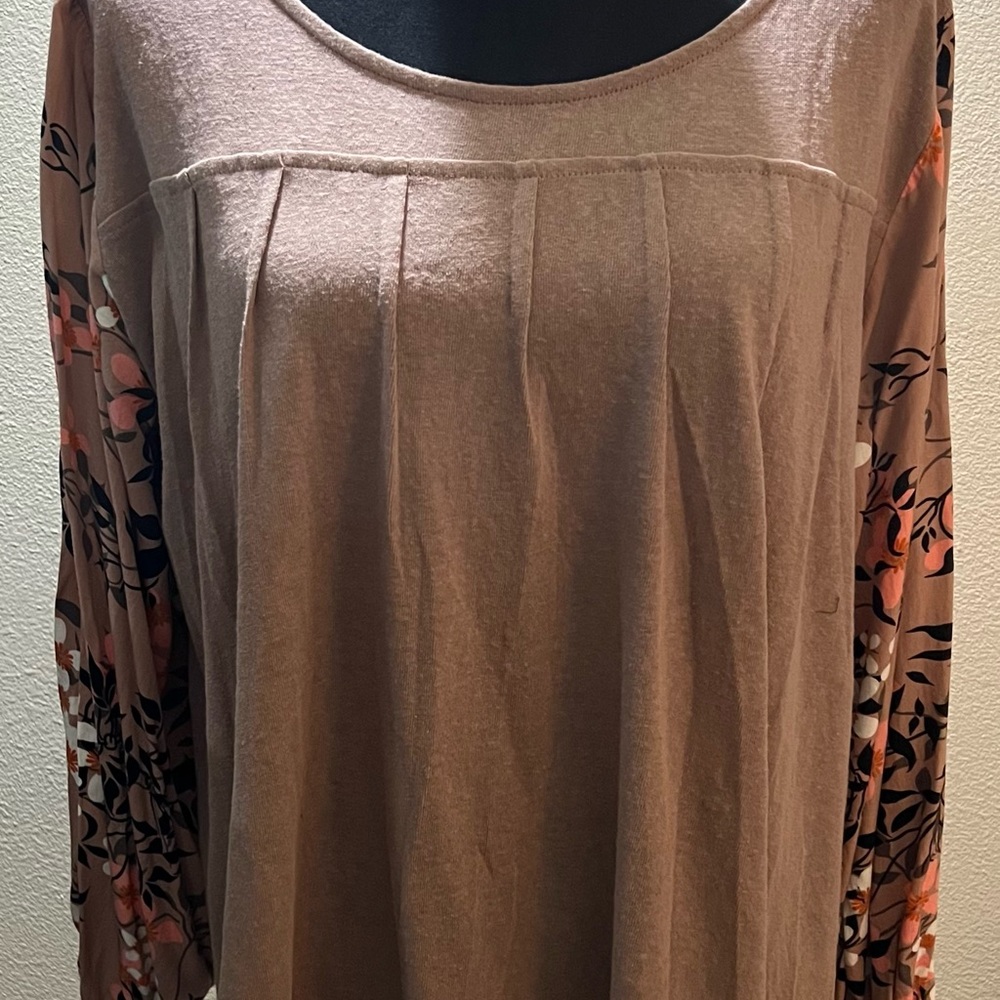 Women's Sage + Fig Brown Pleated Front Blouse with Floral Sleeves
